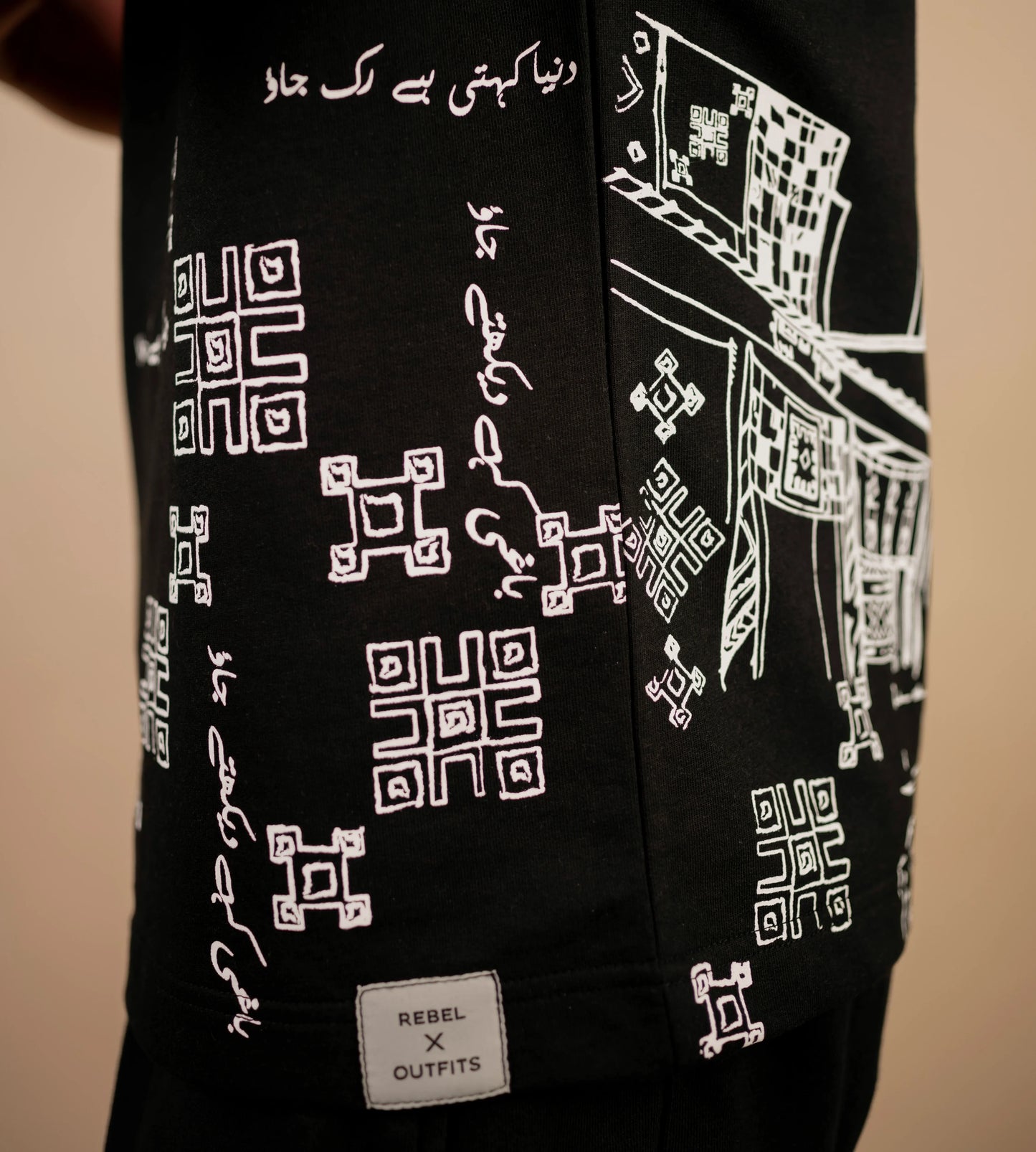 "REVOLUTIONARY" - OVERSIZED T-SHIRT