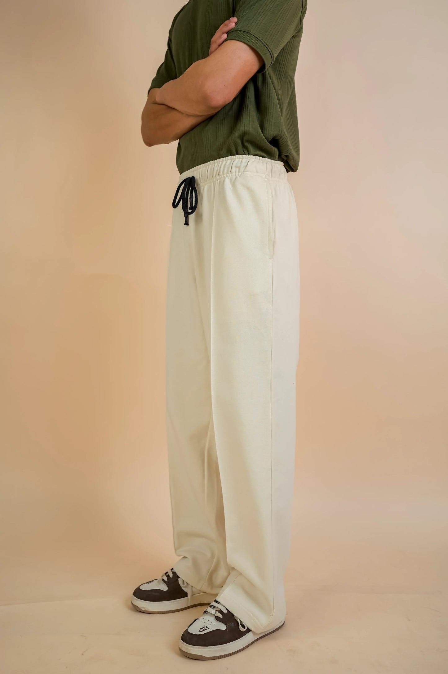 BEIGE PLEATED STRAIGHT TROUSER