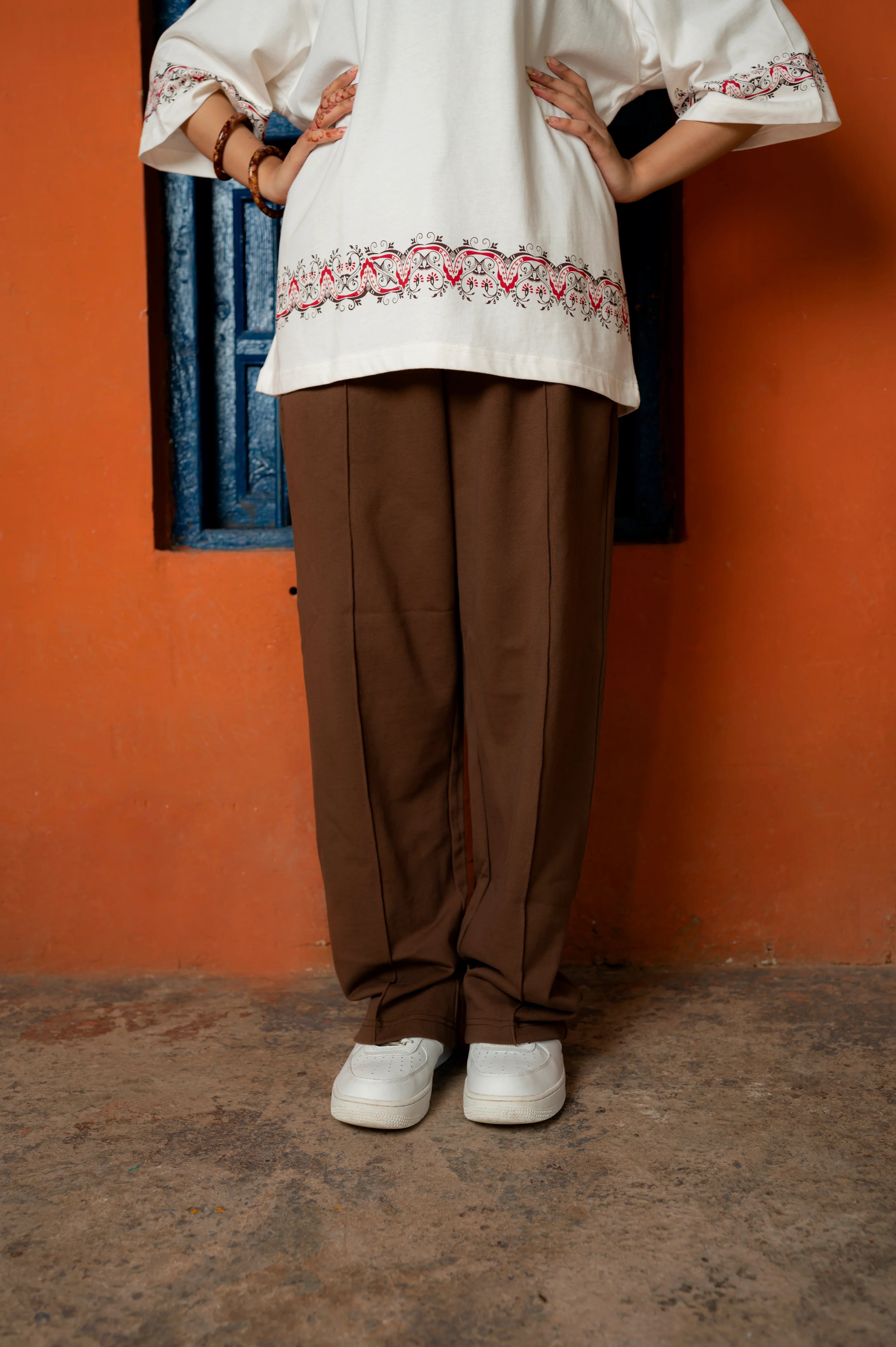 BROWN PLEATED STRAIGHT TROUSER