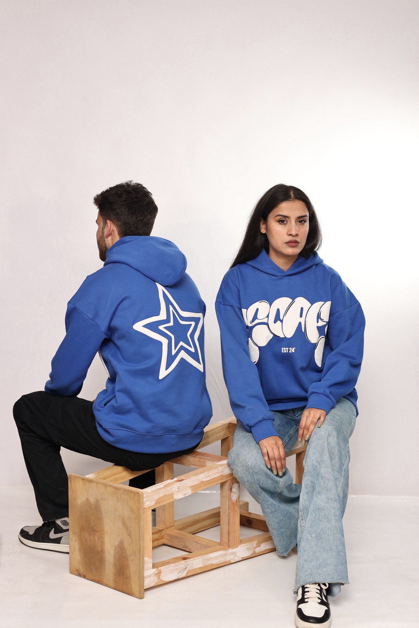 ESCAPE GRAFFITI - OVERSIZED HOODIE